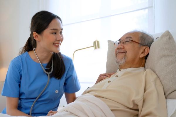 วางแผนประกันสุขภาพให้พ่อแม่ยังไง