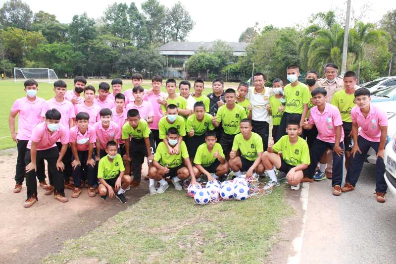 อลิอันซ์ อยุธยา สานฝันปันสนามฟุตบอลให้น้อง ปี6 จังหวัดมหาสารคาม-6