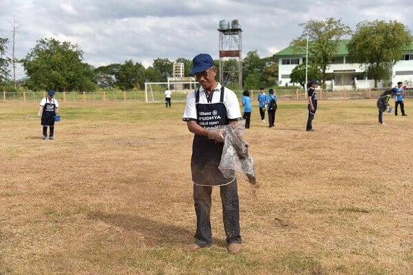 อลิอันซ์ อยุธยา สานฝันปันสนามฟุตบอลให้น้องแห่งที่ 6 อ่างทอง3